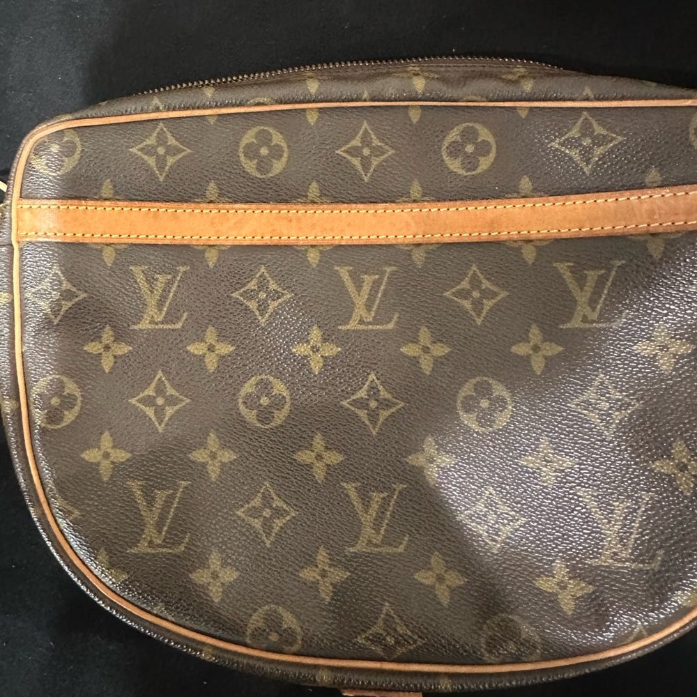 Authentic Louis Vuitton - Picture 2 of 8
